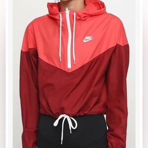 Nike women’s cropped running jacket. Size XL. New with tags.
